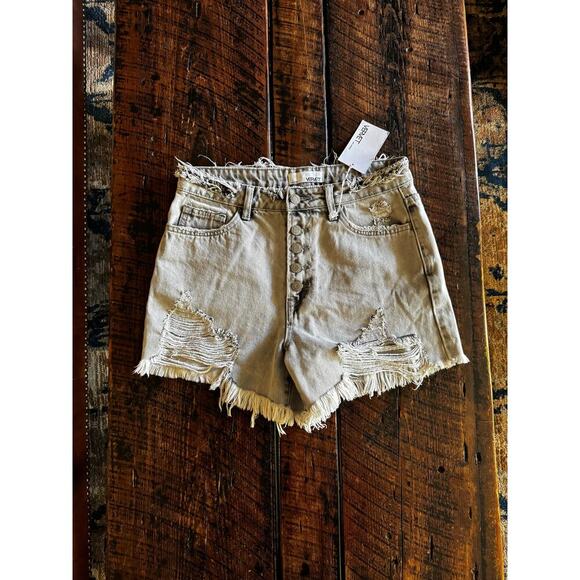 Vervet Super High Rise Destroyed Distressed Raw Hem Light Gray Shorts Size M - Picture 12 of 14